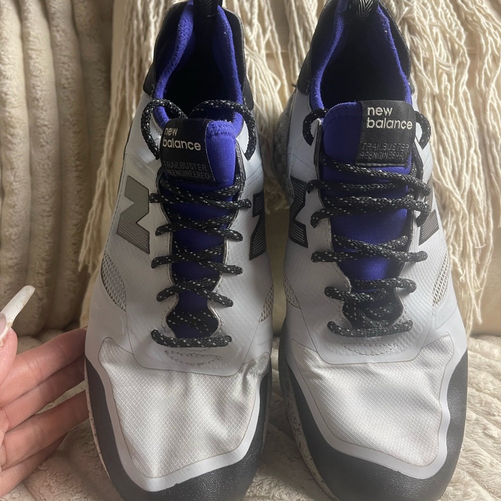 New Balance Trailbuster Men's White Purple Black Sneakers Size 9.5 - Picture 3 of 7